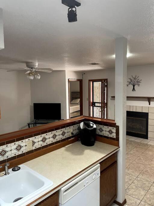 Townhouse, Two Car Garage, Fireplace Back Yard Las Cruces Exterior photo