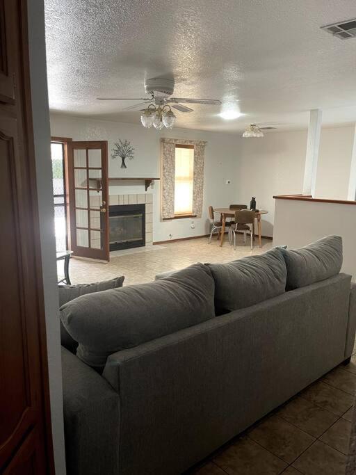 Townhouse, Two Car Garage, Fireplace Back Yard Las Cruces Exterior photo