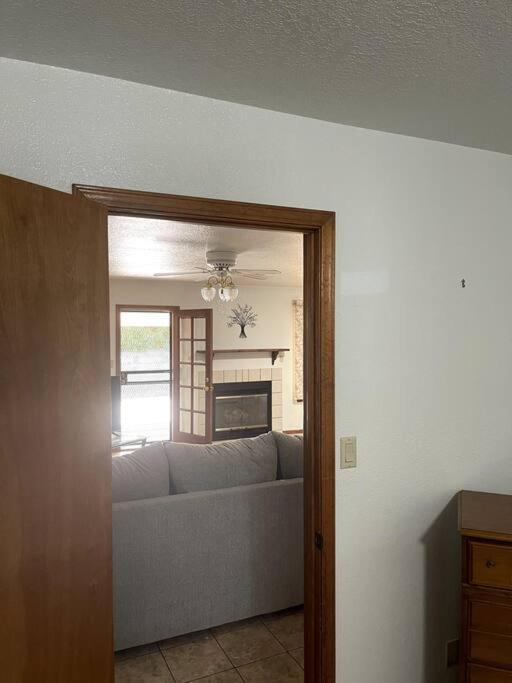 Townhouse, Two Car Garage, Fireplace Back Yard Las Cruces Exterior photo