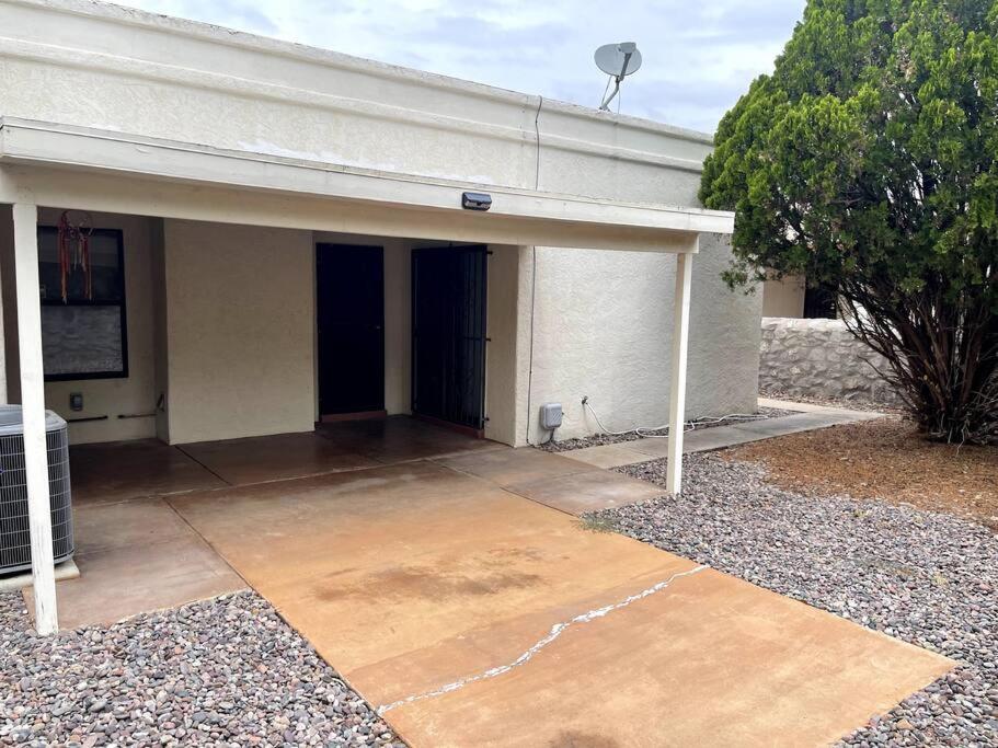 Townhouse, Two Car Garage, Fireplace Back Yard Las Cruces Exterior photo