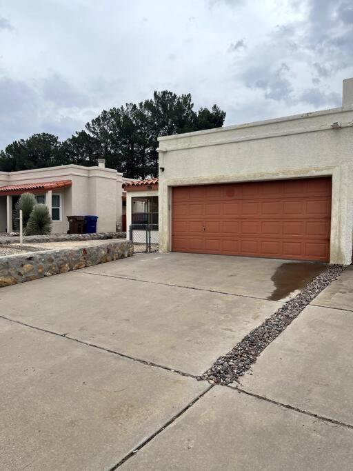 Townhouse, Two Car Garage, Fireplace Back Yard Las Cruces Exterior photo